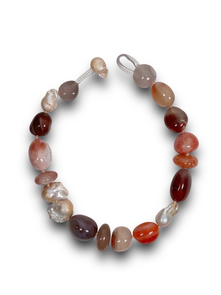 Necklace: Agate with baroque pearls