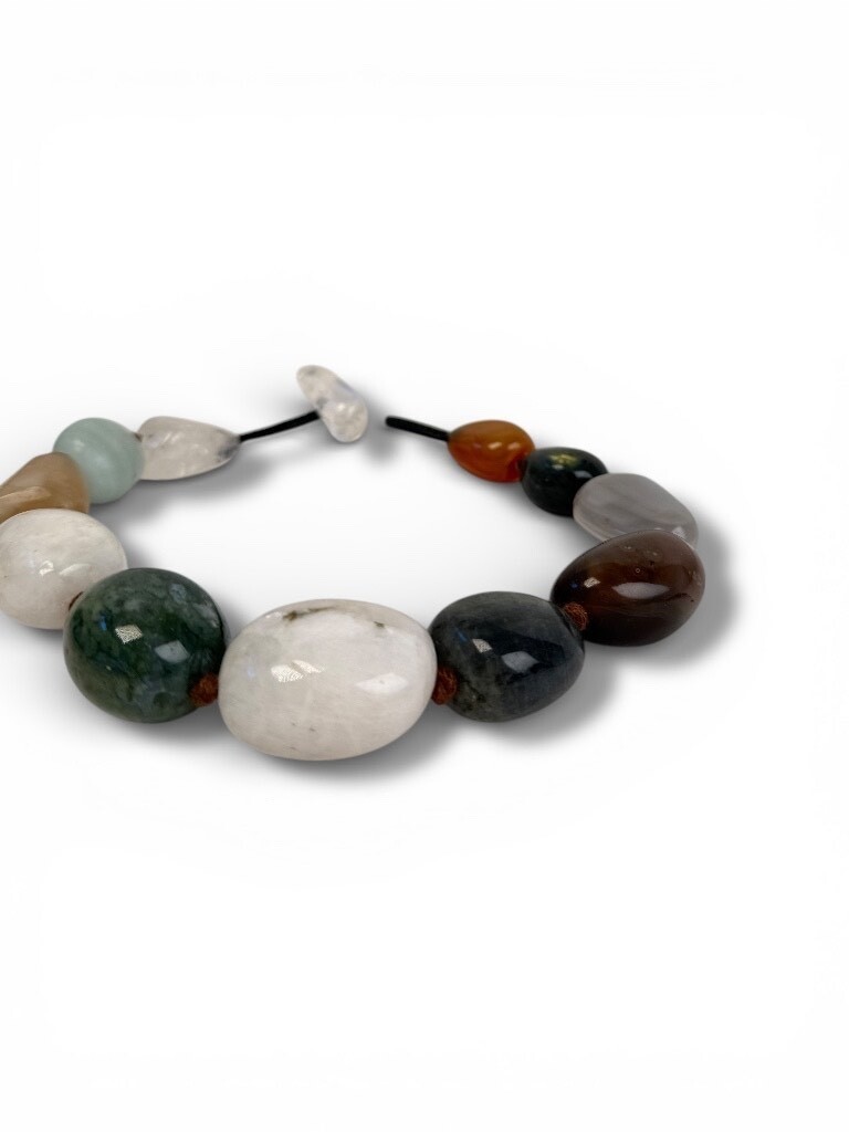 Necklace: Crystal quartz, citrine, labradorite, agate and moonstone