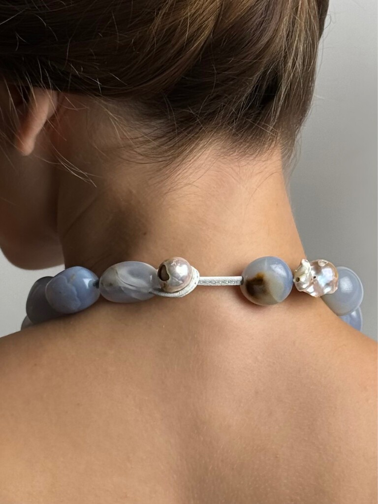 Necklace with calcedony and pearls