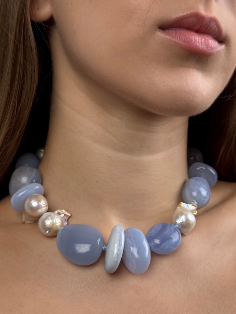 Necklace with calcedony and pearls