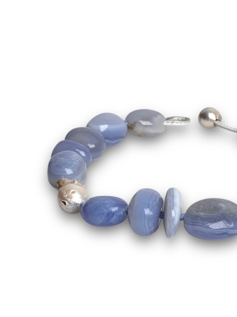 Necklace with calcedony and pearls