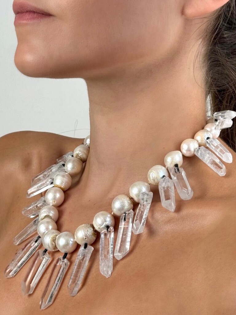 Necklace with pearls and crystal quartz