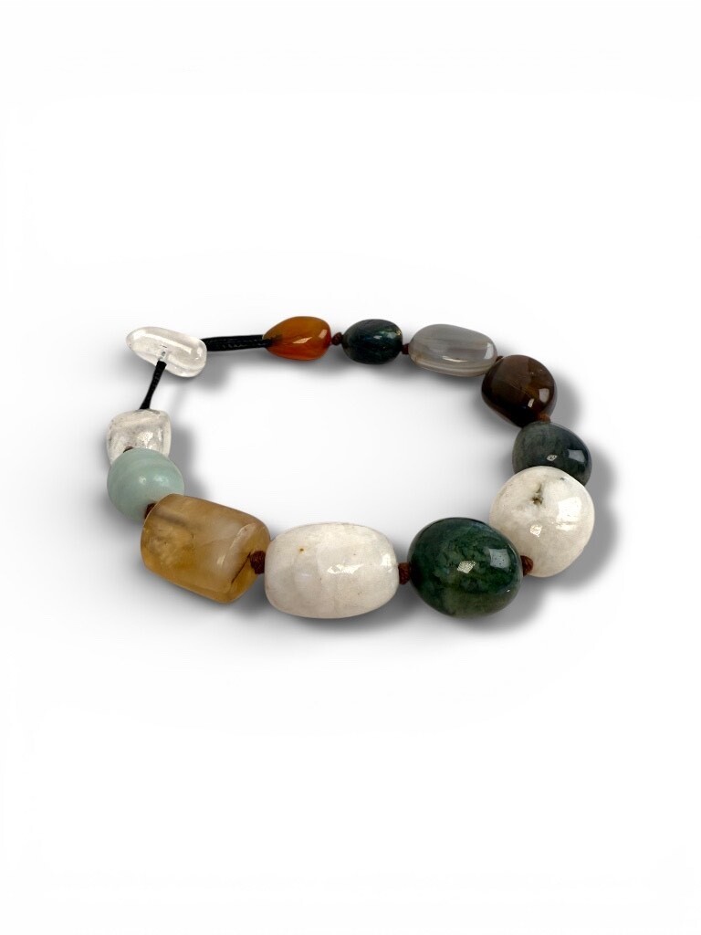 Necklace: Crystal quartz, citrine, labradorite, agate and moonstone