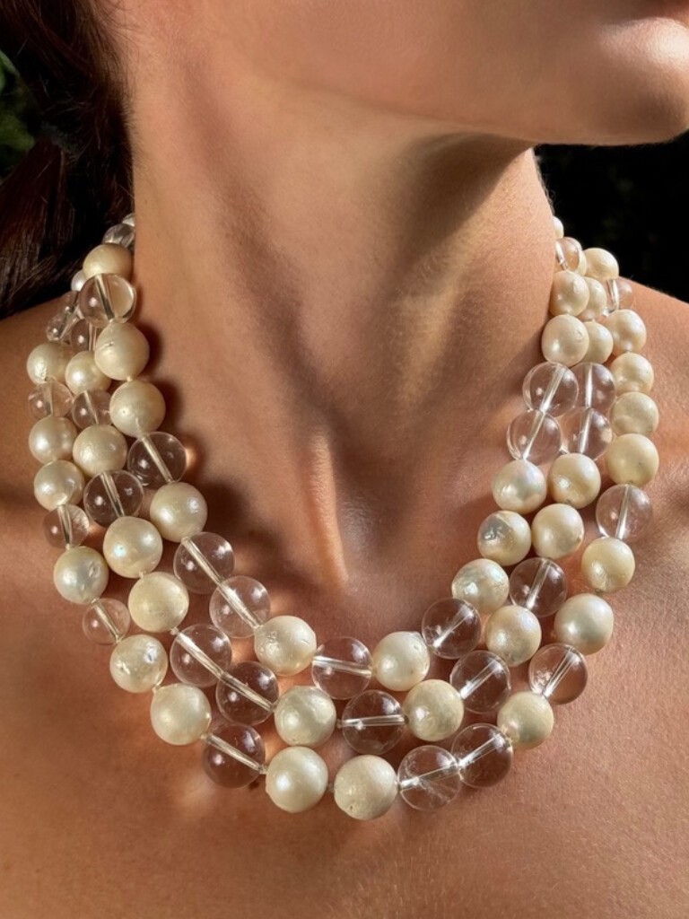 Necklace with crystal quartz and freshwater pearls
