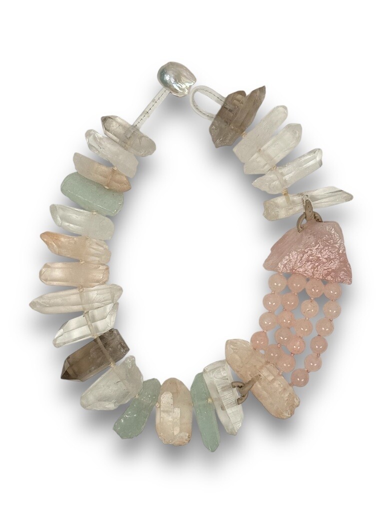 Necklace with quartz