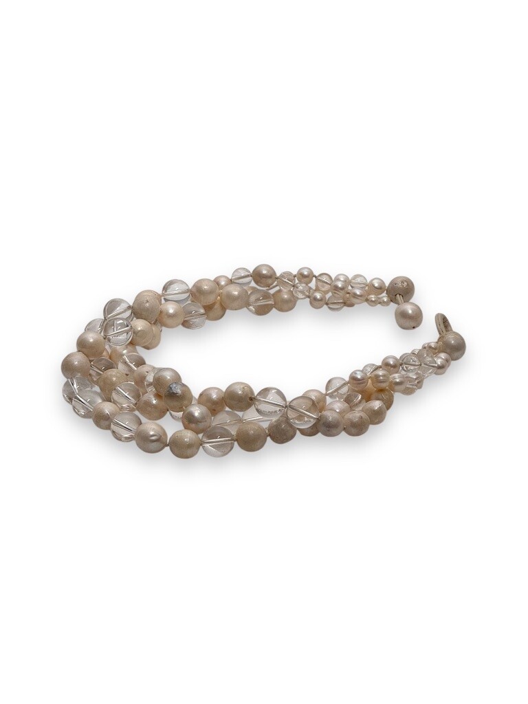 Necklace with crystal quartz and freshwater pearls