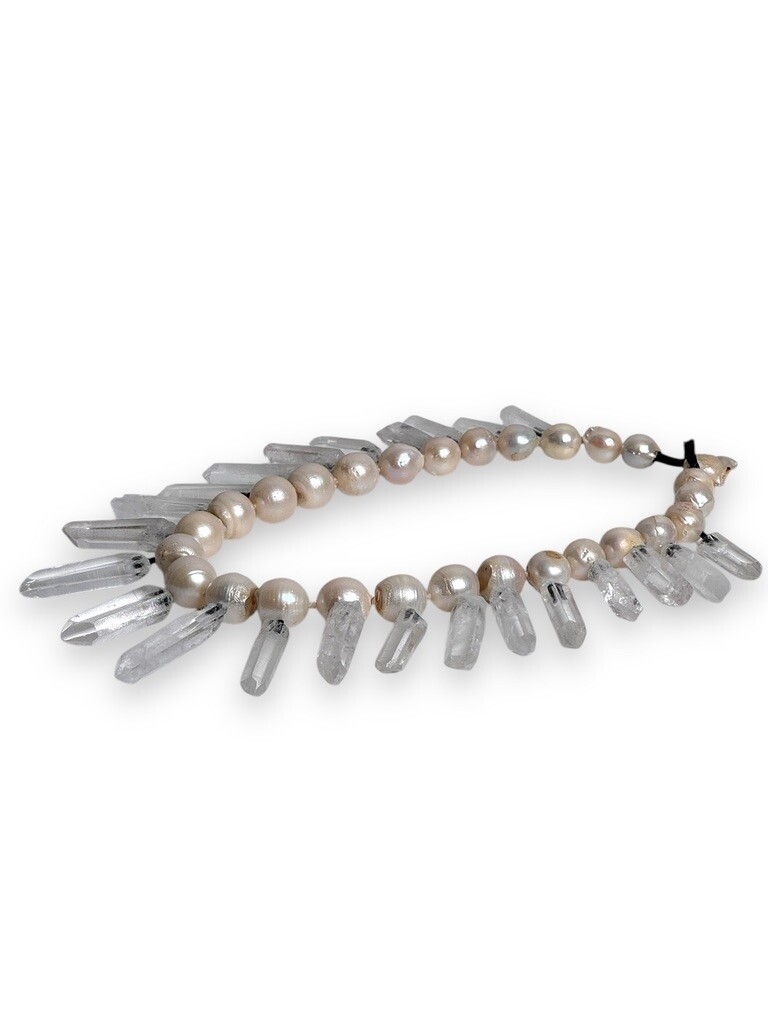 Necklace with pearls and crystal quartz